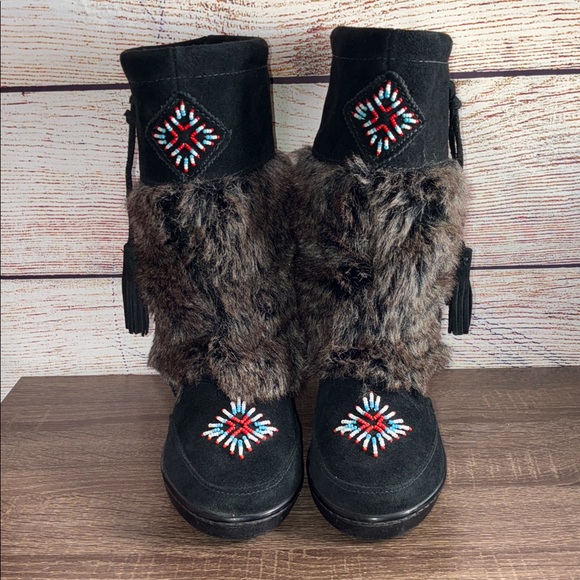 Womens Pre Owned Minnetonka Black and Brown Fur Boots with Embroidery 6 - Picture 1 of 13